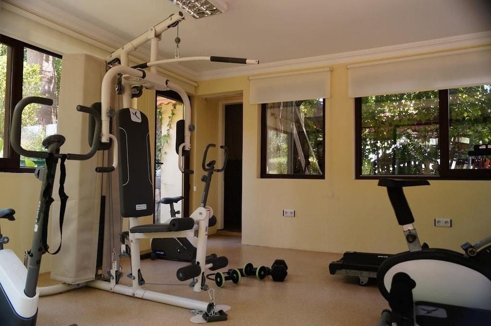 גוג'ק Hotel Dalos מראה חיצוני תמונה