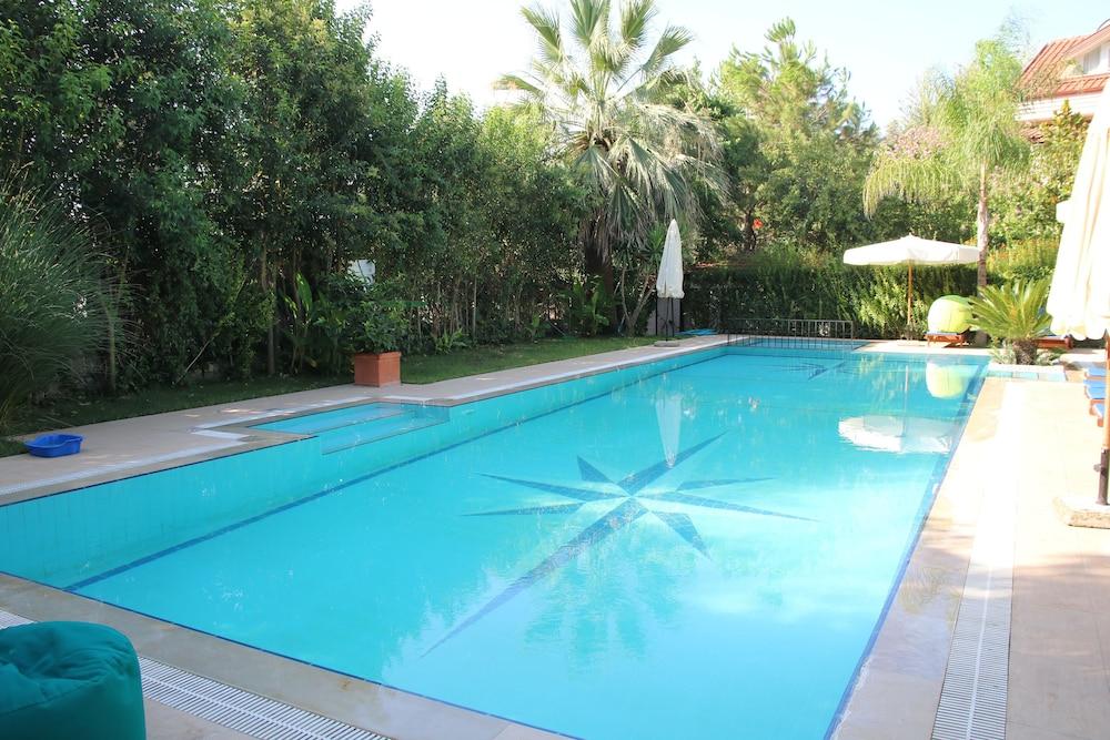 גוג'ק Hotel Dalos מראה חיצוני תמונה