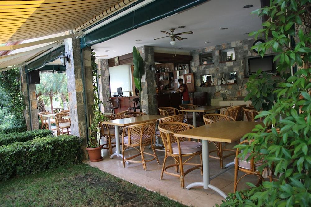 גוג'ק Hotel Dalos מראה חיצוני תמונה