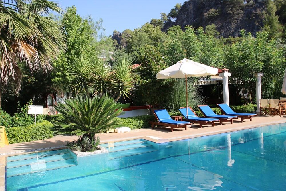 גוג'ק Hotel Dalos מראה חיצוני תמונה