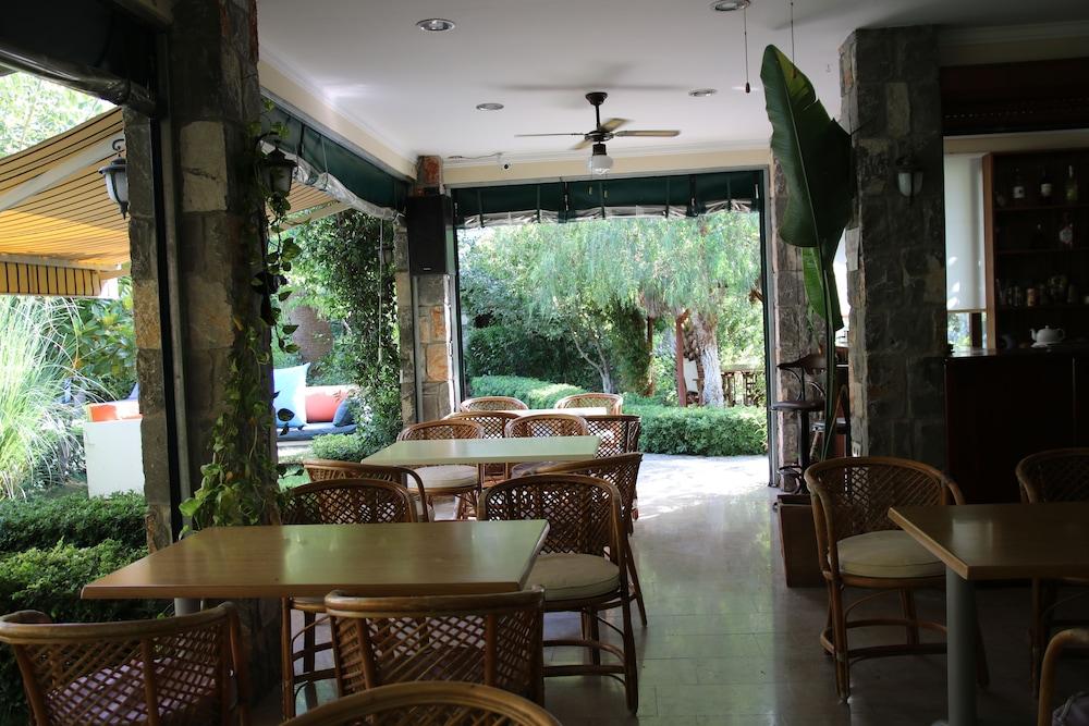 גוג'ק Hotel Dalos מראה חיצוני תמונה